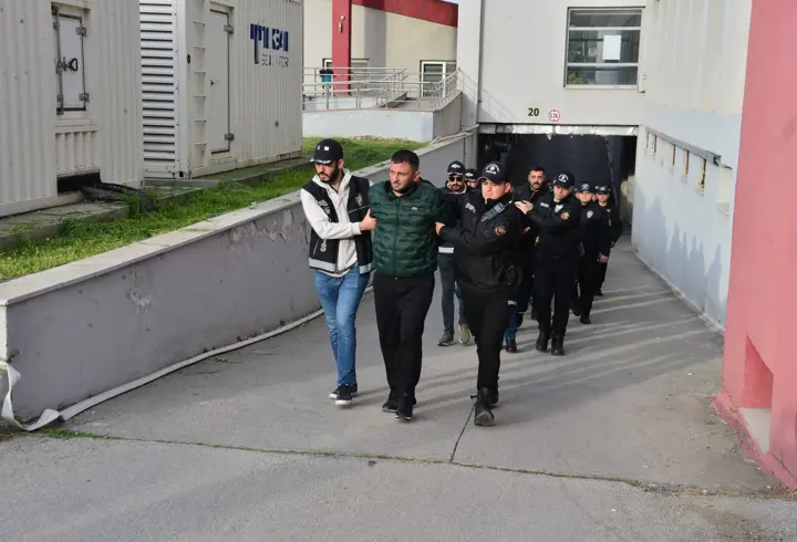 Adana merkezli 8 ilde 'Bayğaralar suç örgütüne operasyonda 287 şüpheli adliyede