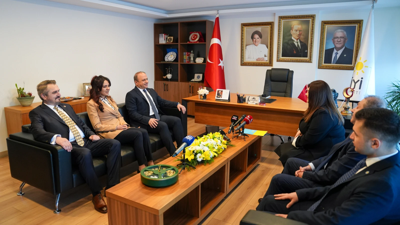 İYİ Parti Genel Merkezi'nde siyasi partiler arası bayramlaşma