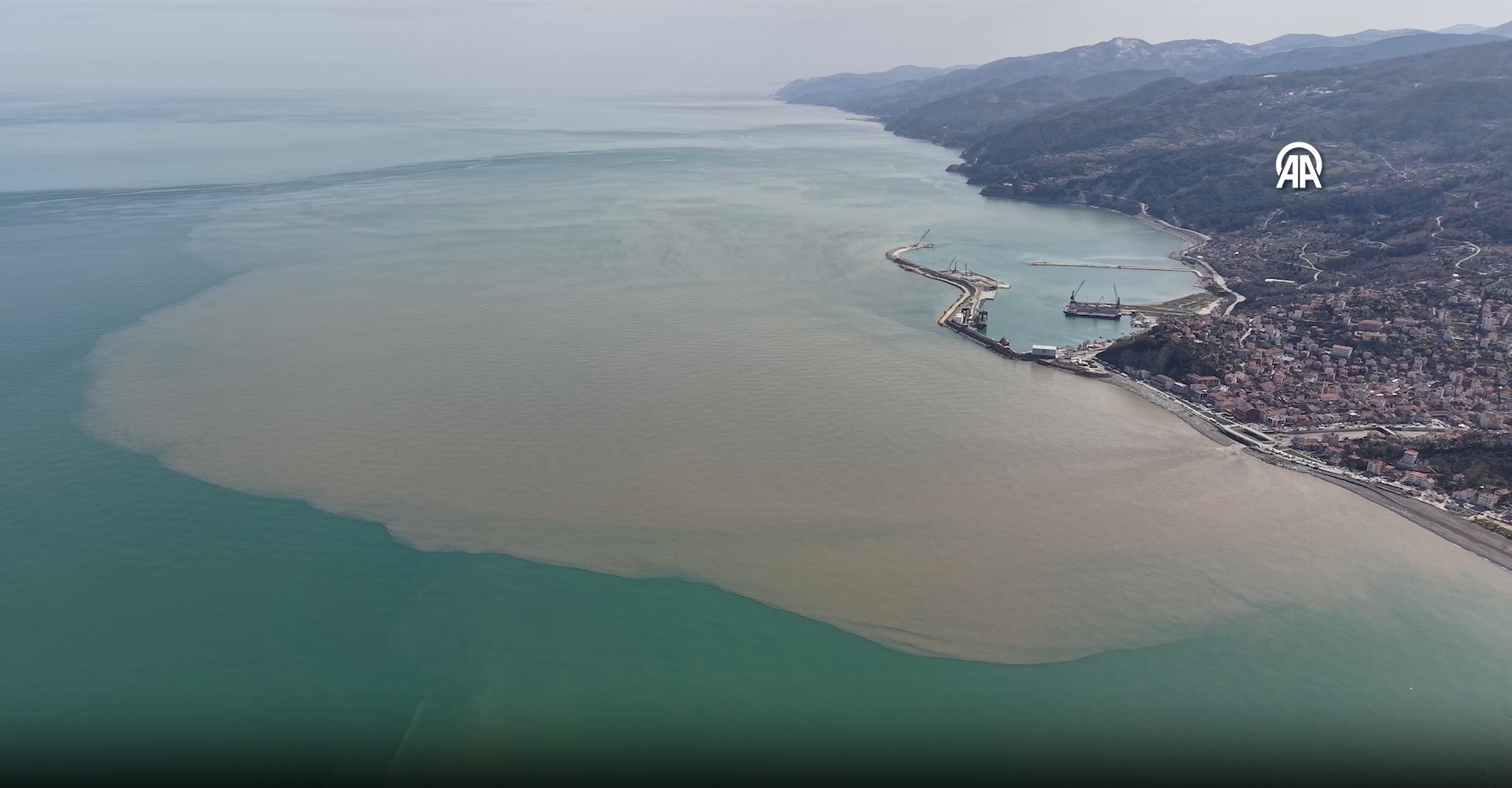 Karadeniz'in rengi değişti! Gören şaştı kaldı