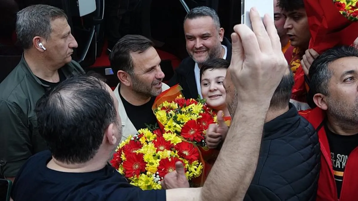 Okan Buruk'tan Antalya'daki taraftarlara 'Rahatız merak etmeyin'