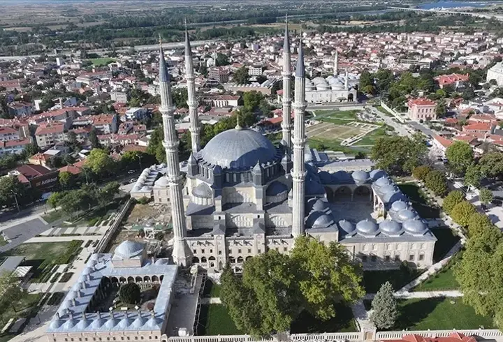 Selimiye Camisi'ndeki tartışma yaratan 'restorasyon' için durdurma kararı