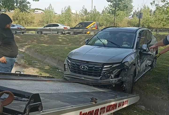 Sakarya'da 4 aracın karıştığı zincirleme kaza; 1 yaralı
