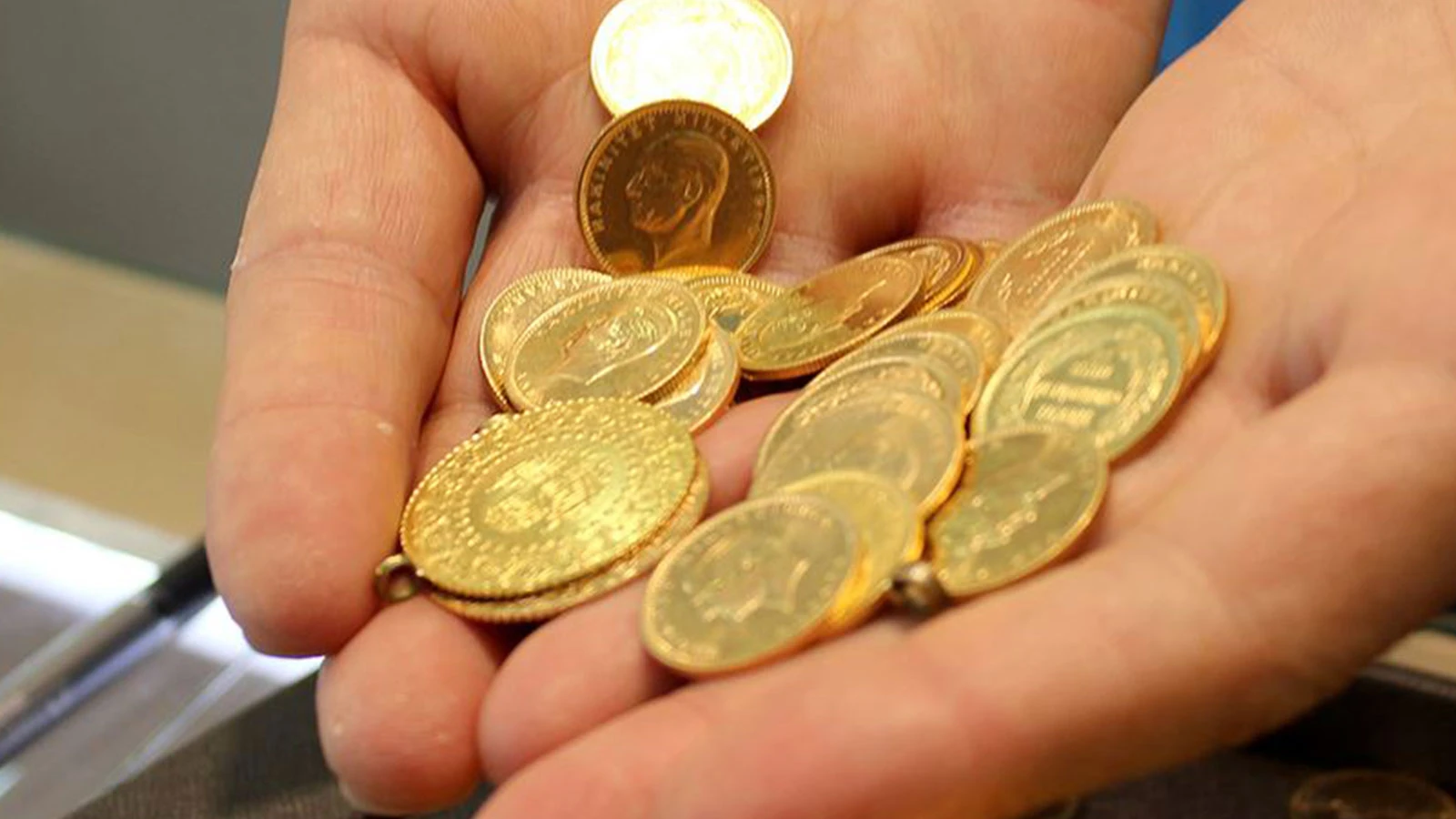 Altın fiyatları rekor seviyeden işlem görmeye devam ediyor