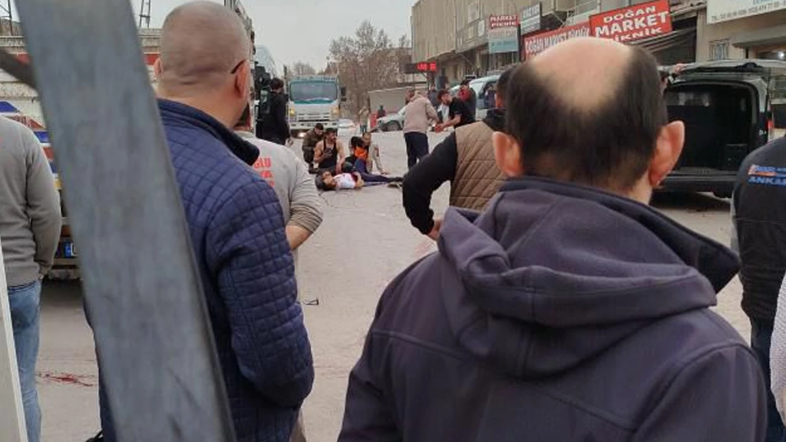 Ankara'da esnaf gruplar birbirine girdi: Çok sayıda yaralı var