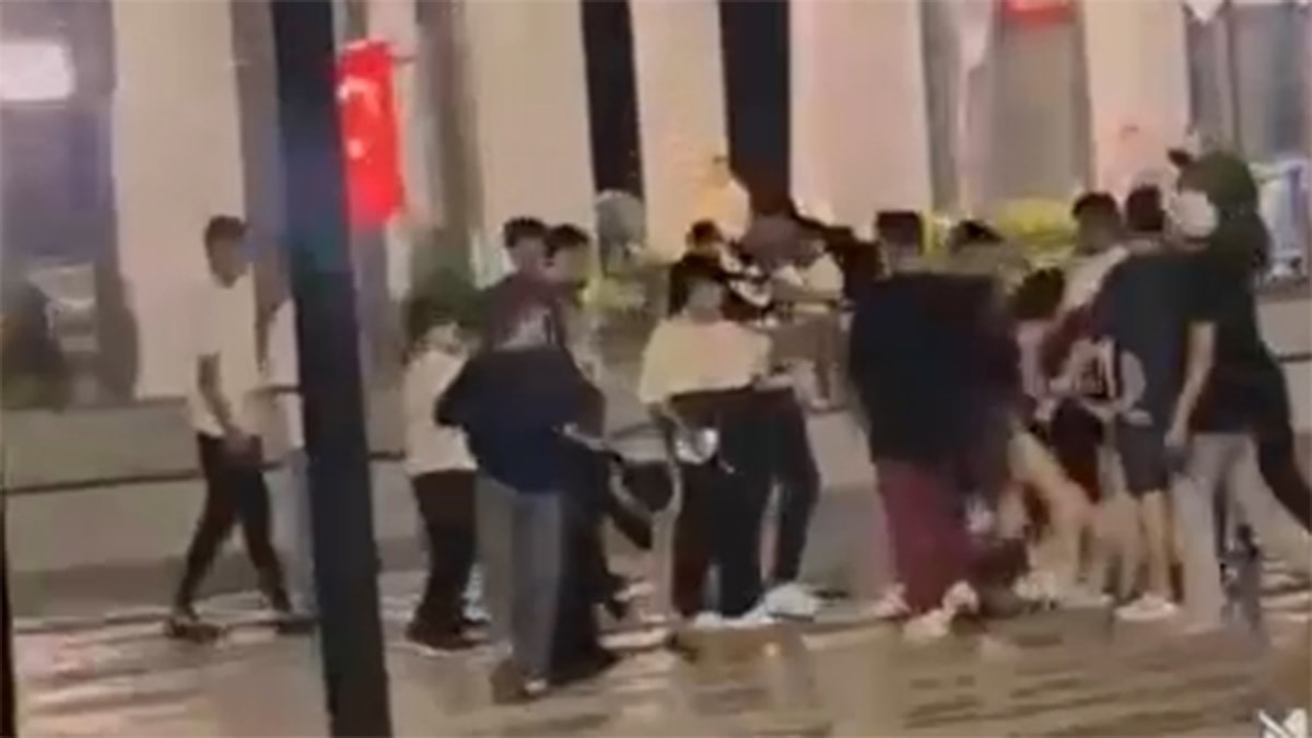 Suriyeli küçük kız, tartıştığı kadın ve 2 kızını bıçakladı