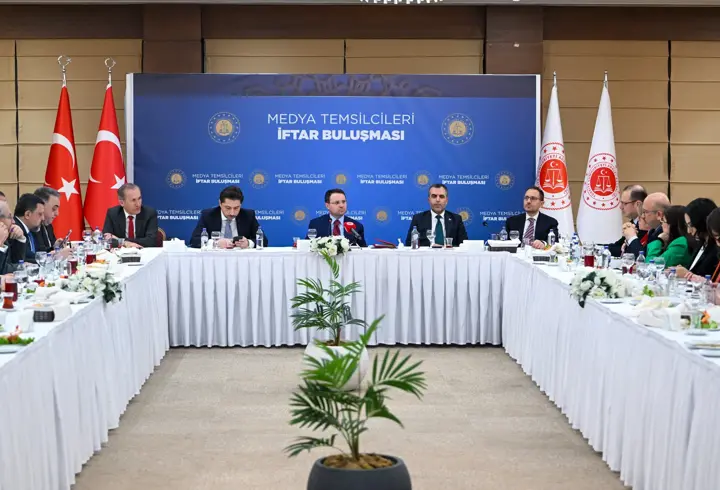 Bakan Gürlek, medya temsilcileri ile iftarda bir araya geldi
