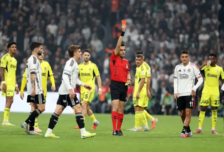 Fenerbahçe - Beşiktaş derbilerine kartlar damga vuruyor