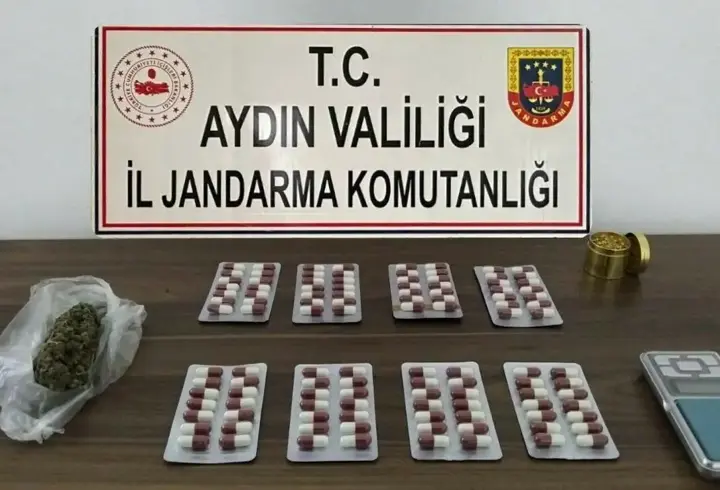 Kontrol noktasında otomobilinde uyuşturucuyla yakalandı