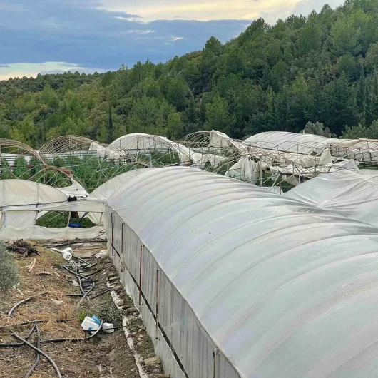 Manavgat’ta Hortum Seraları Yerle Bir Etti: 15 Dönüm Tarım Arazisi Zarar Gördü