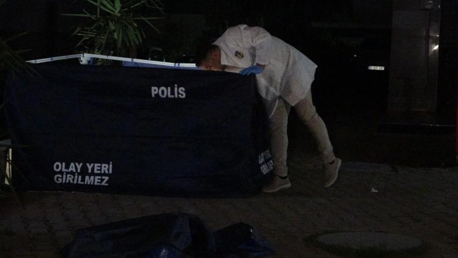 30 yaşındaki genç kaldırımda ölü bulundu
