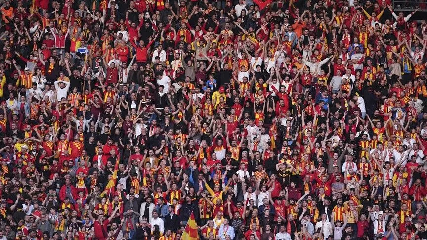 Galatasaray-Fenerbahçe derbisinin öncelikli bilet satışları başladı