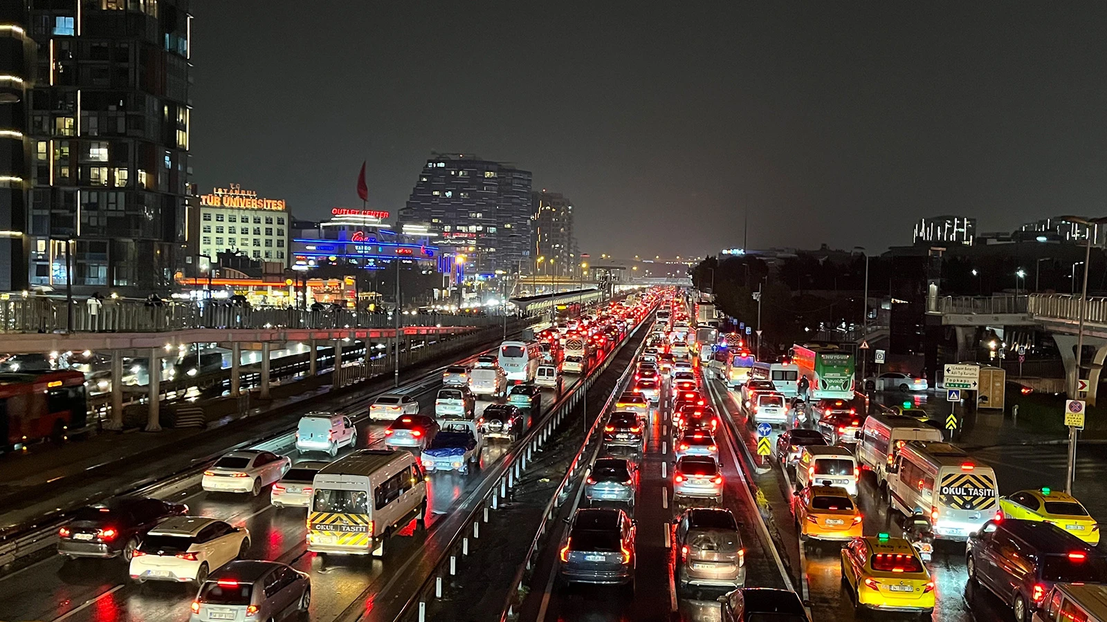 Yağmur yağdı, İstanbul’da trafik yoğunluğu yüzde 89’a ulaştı