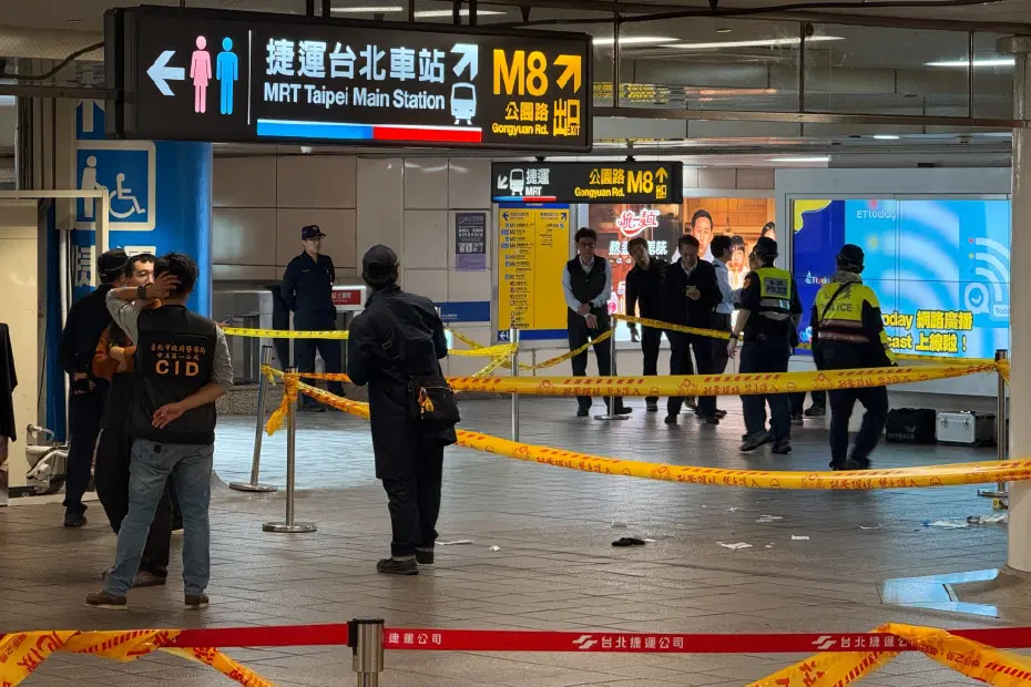 Tayvan'da metroda dehşet. Sis bombası atıp önüne geleni bıçakladı