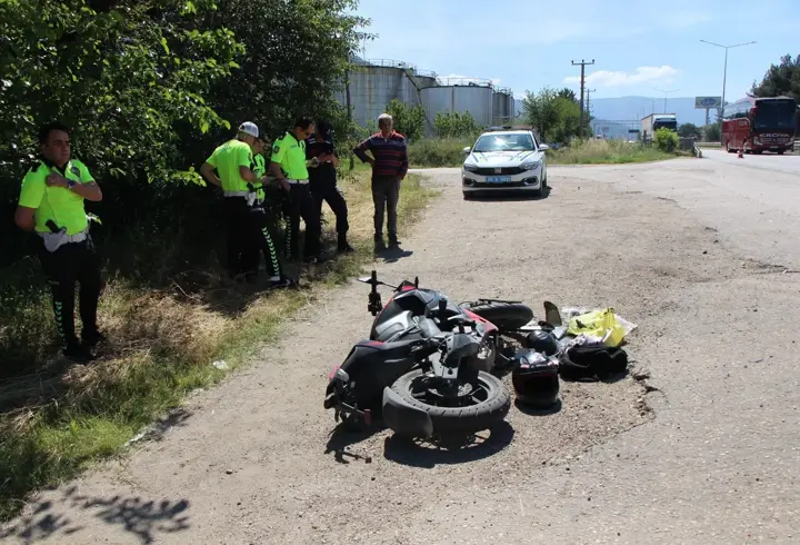 Amasya'ya 2 motosikletin çarpıştığı kazada sürücüler yaralandı