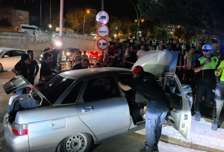 Bursa'da kontrolden çıkan otomobil beton direğe çarptı: 1 yaralı