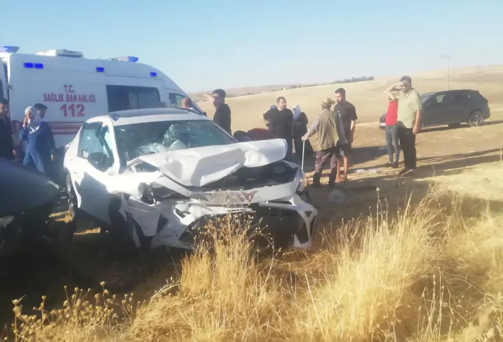 Diyarbakır'da iki otomobil kafa kafaya çarpıştı: 6 yaralı
