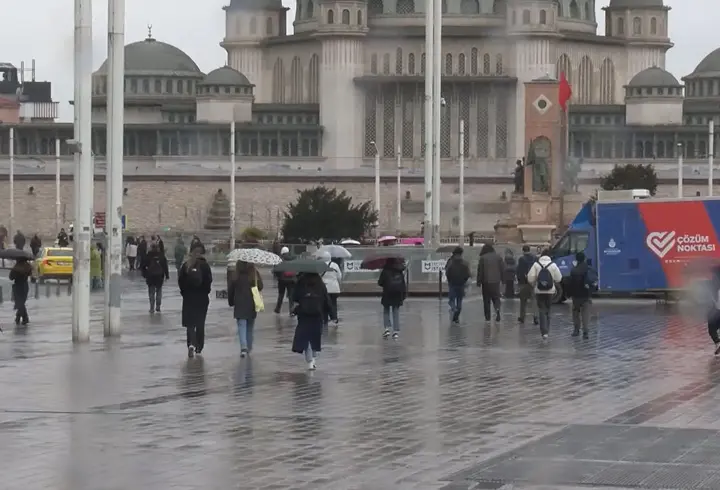 İstanbul'da soğuk ve yağışlı hava etkili oluyor