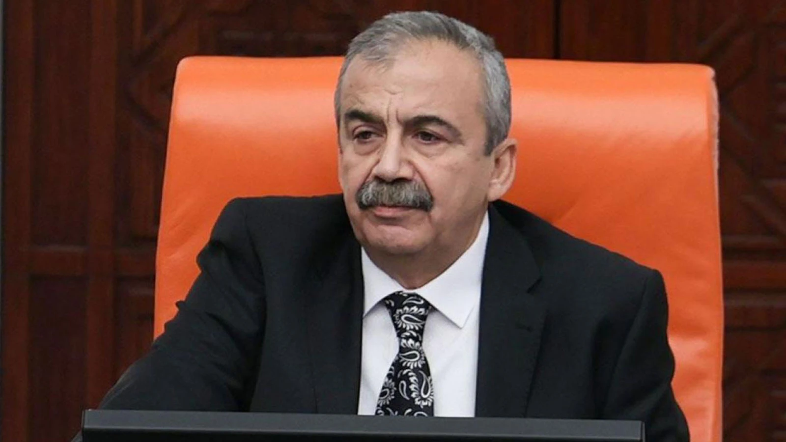 Sırrı Süreyya Önder'e veda mesajları! Ünlü isimler paylaştı