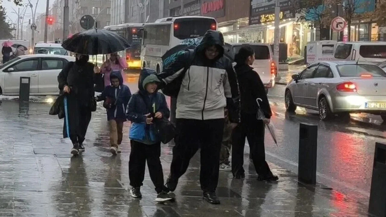 İstanbul'da Yarın Okullar Tatil Mi? Cuma Günü İstanbul Okul Var Mı?