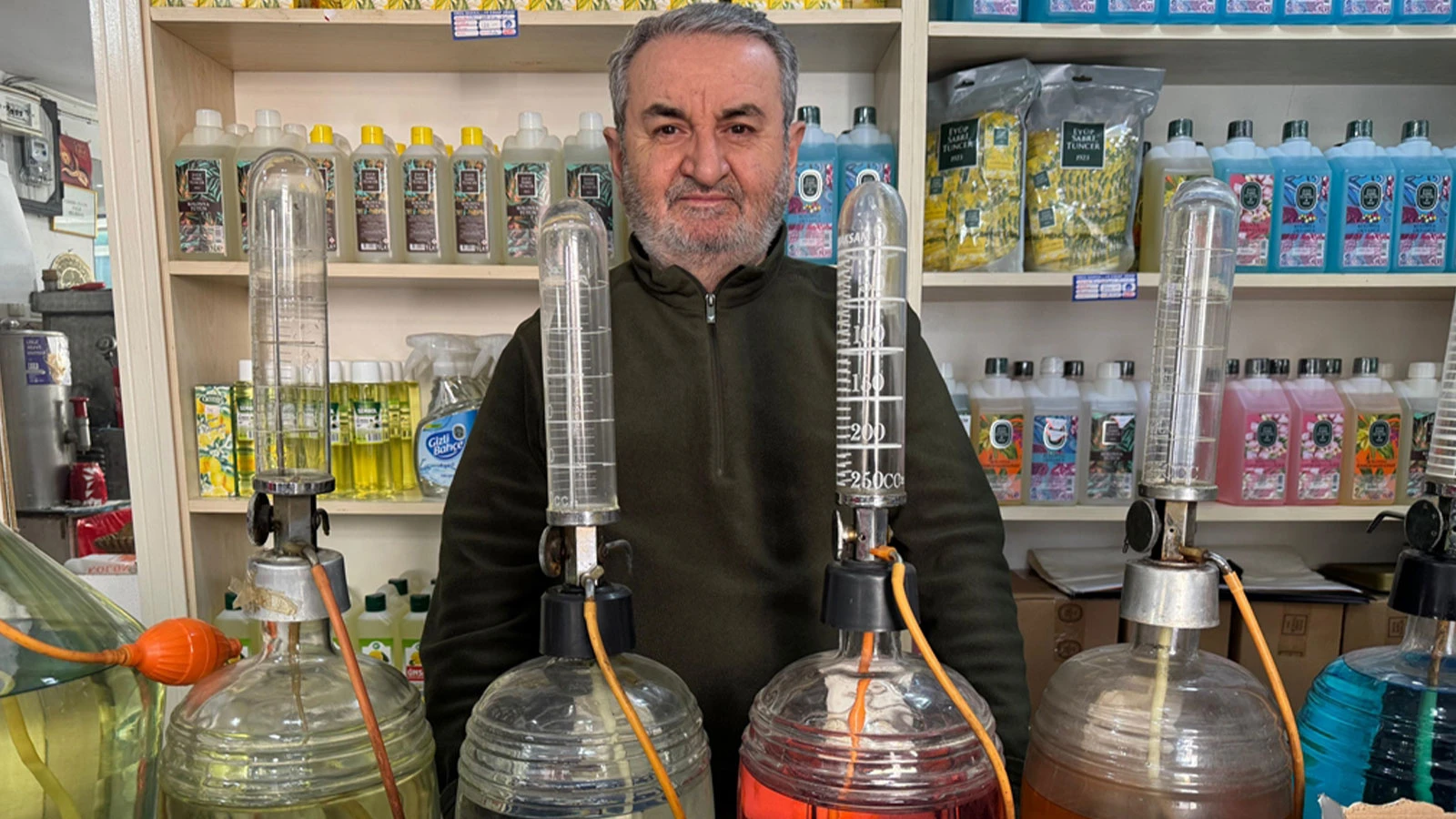 55 yıl önce babasının açtığı dükkanda üretip satıyor; hem ekonomik hem sağlıklı