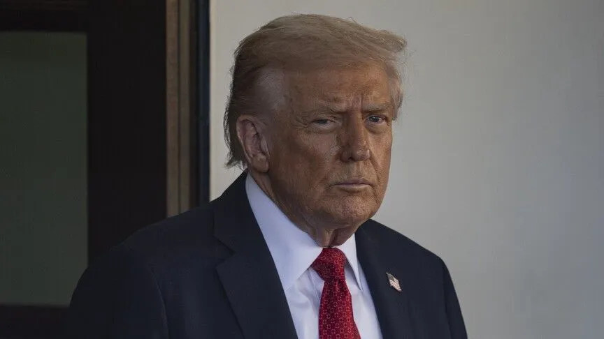 Trump, Kanada'ya yönelik otomobil ve kamyon tarifelerinin yüzde 50'ye yükseltileceğini açıkladı