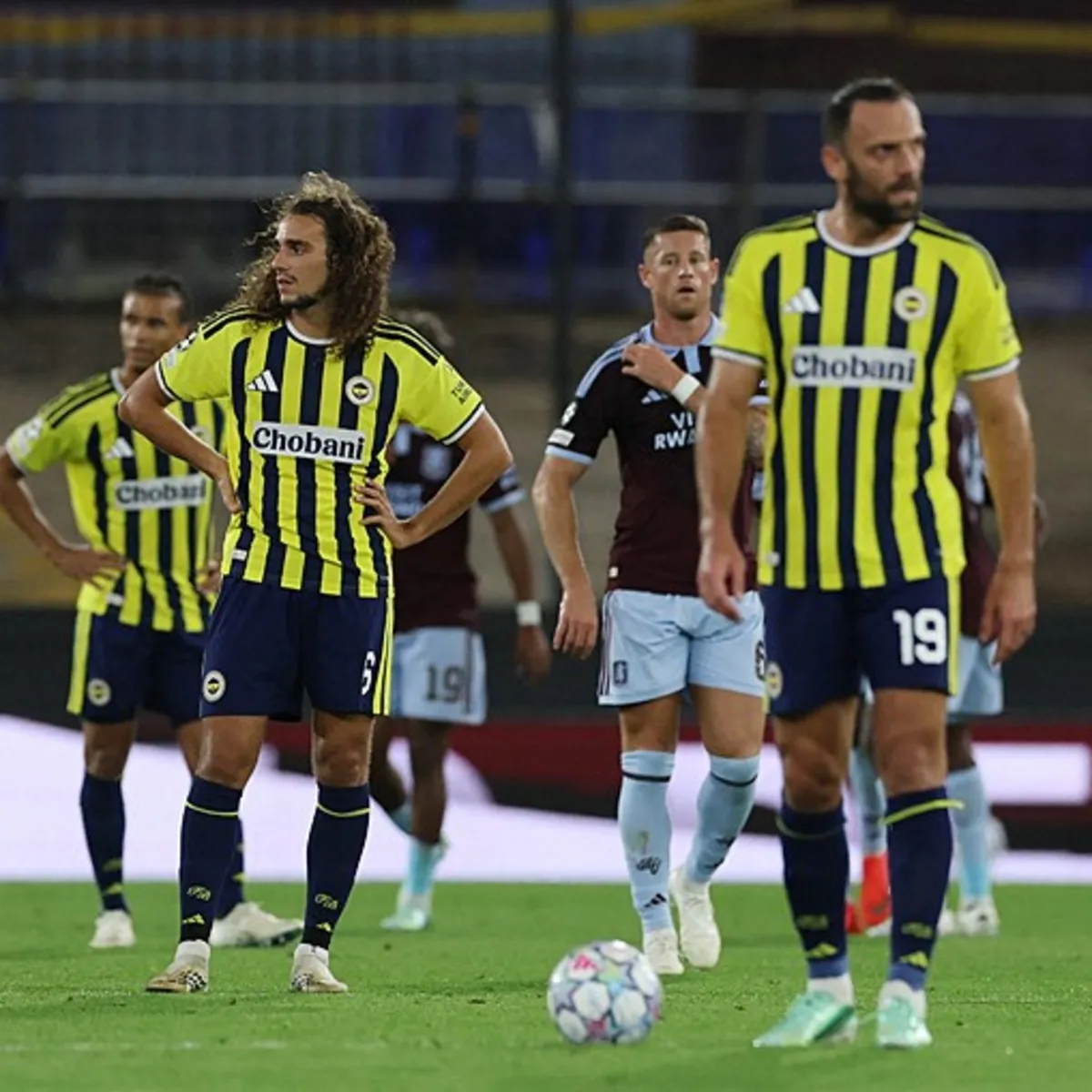 Fenerbahçe İngiltere'de farklı yenildi! Temsilcimiz, Aston Villa'ya 6-0 mağlup oldu | İŞTE MAÇIN ÖZETİ