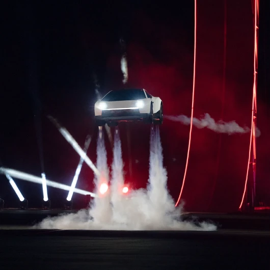 Tesla'nın "Uçan Otomobili" Nasıl Uçuyor?