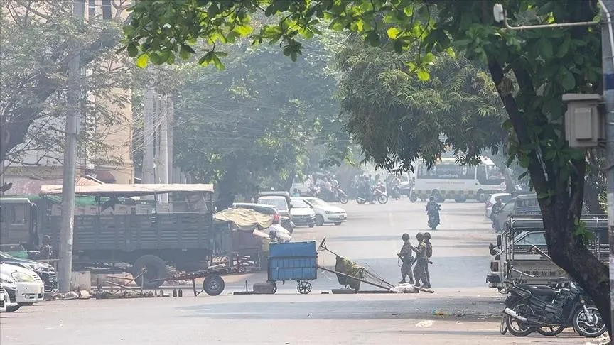 Myanmar'da ordunun Arakan eyaletindeki hava saldırısında 33 kişi öldü