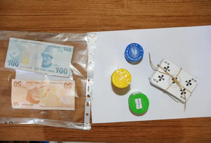 Edirne'de kumar oynarken yakalanan 6 kişiye 55 bin 482 lira ceza