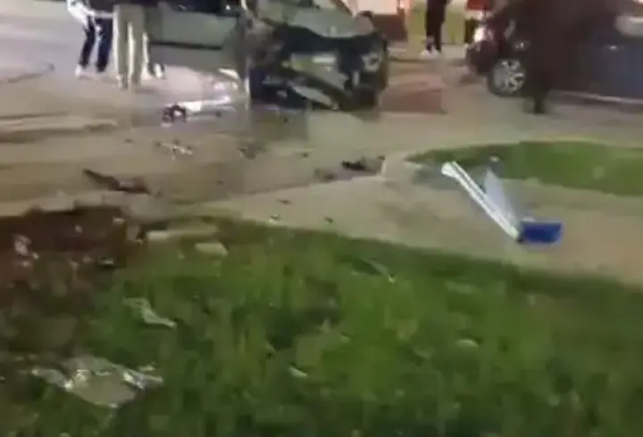 Kamyonet ile otomobil çarpıştı: 1'i ağır 3 yaralı