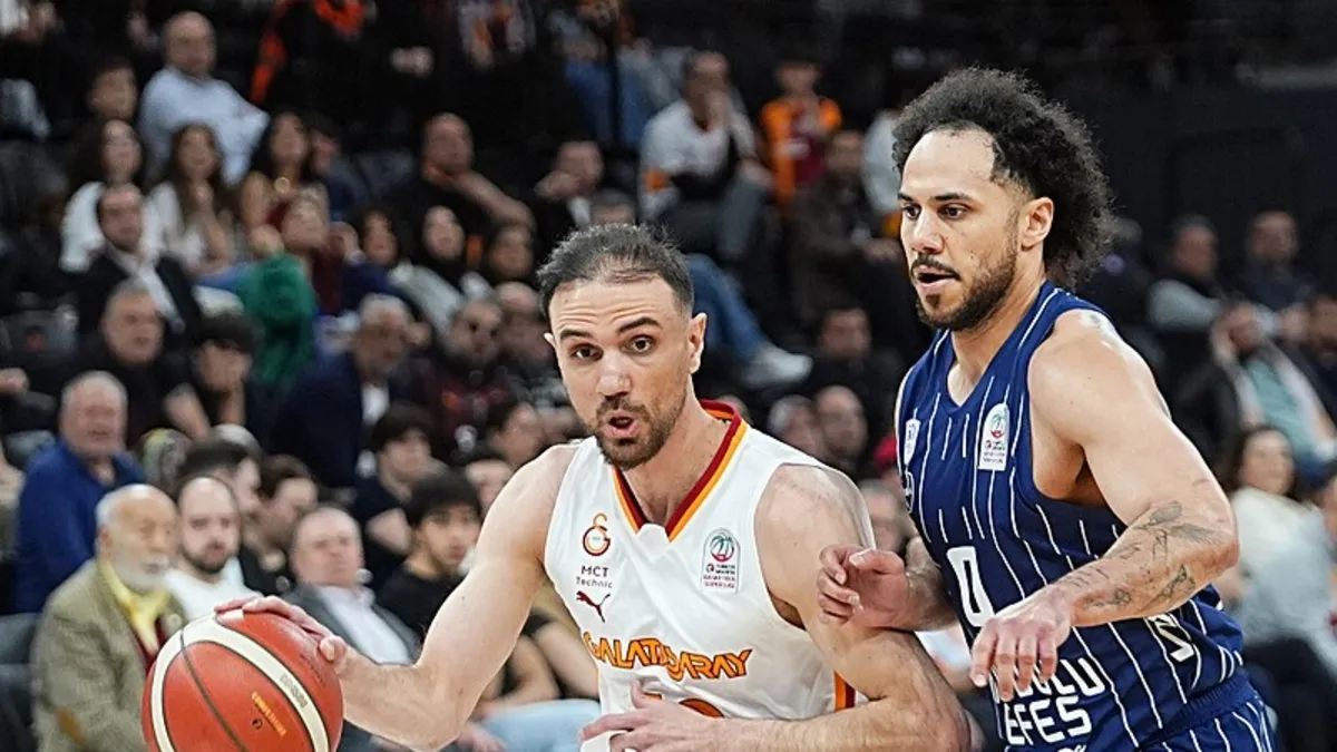Anadolu Efes, Galatasaray MCT Technic'i deplasmanda mağlup etti!