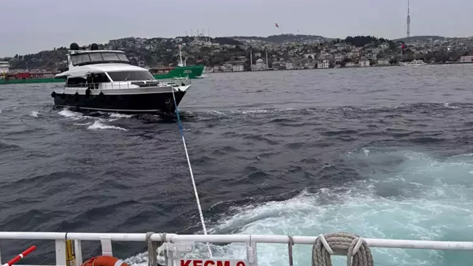 İstanbul Boğazı'nda korkutan anlar