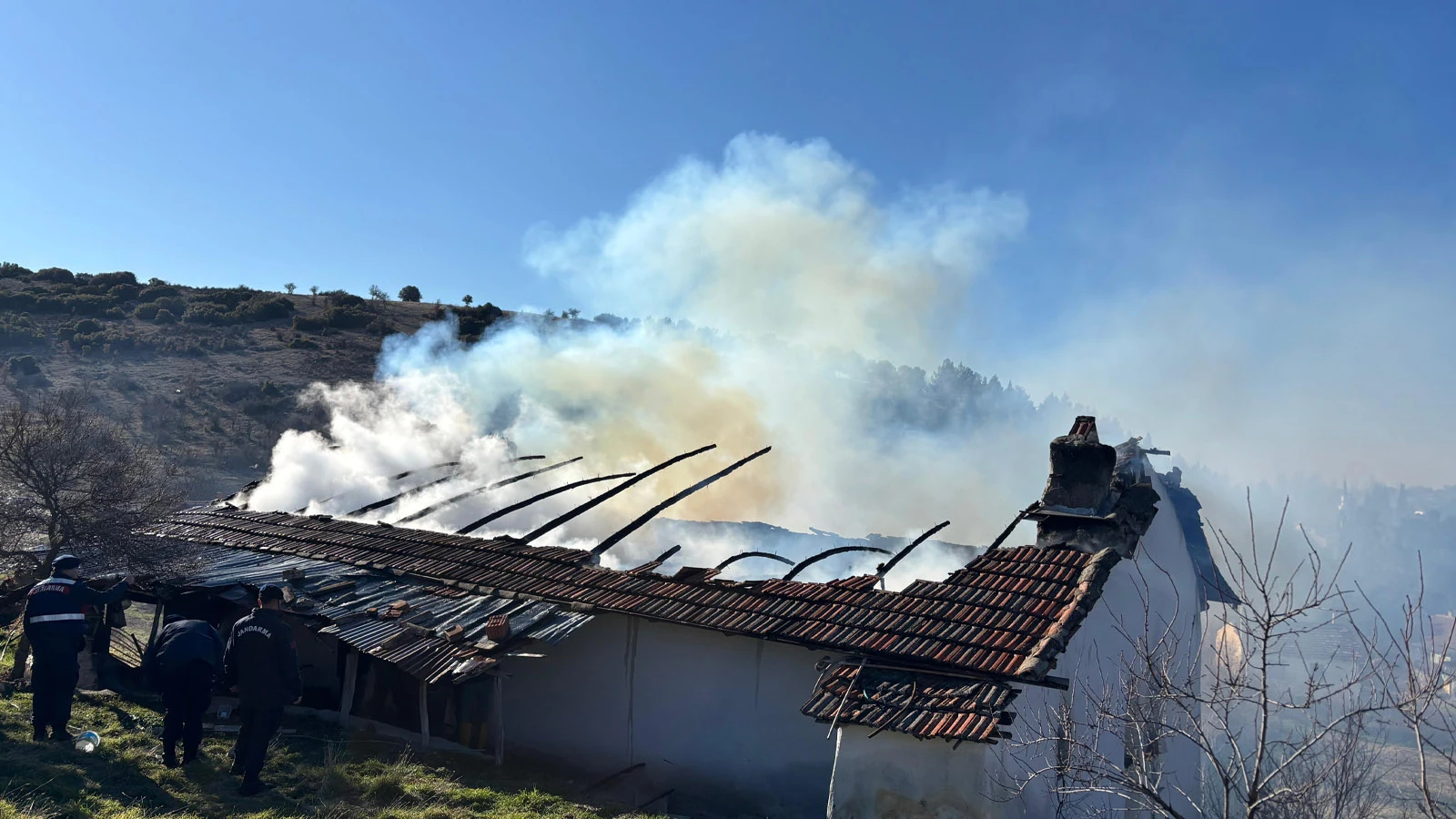 Aydın'da evde çıkan yangında yaşlı adam öldü, ablası hastaneye kaldırıldı