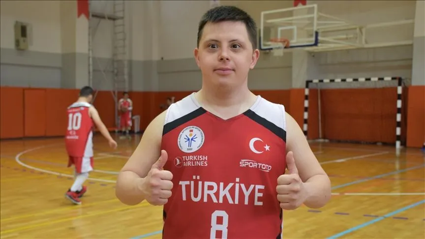 Down sendromlu milli basketbolcunun hayali antrenörü ile aynı takımda görev almak