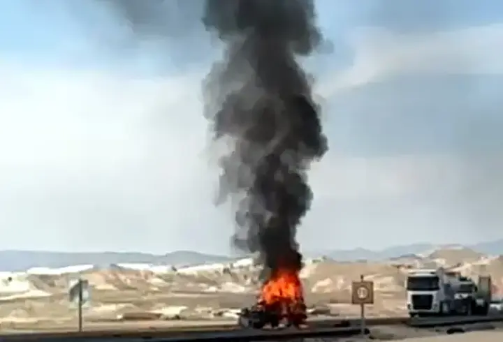 TIR ile çarpışıp alev alan otomobilin sürücüsü öldü