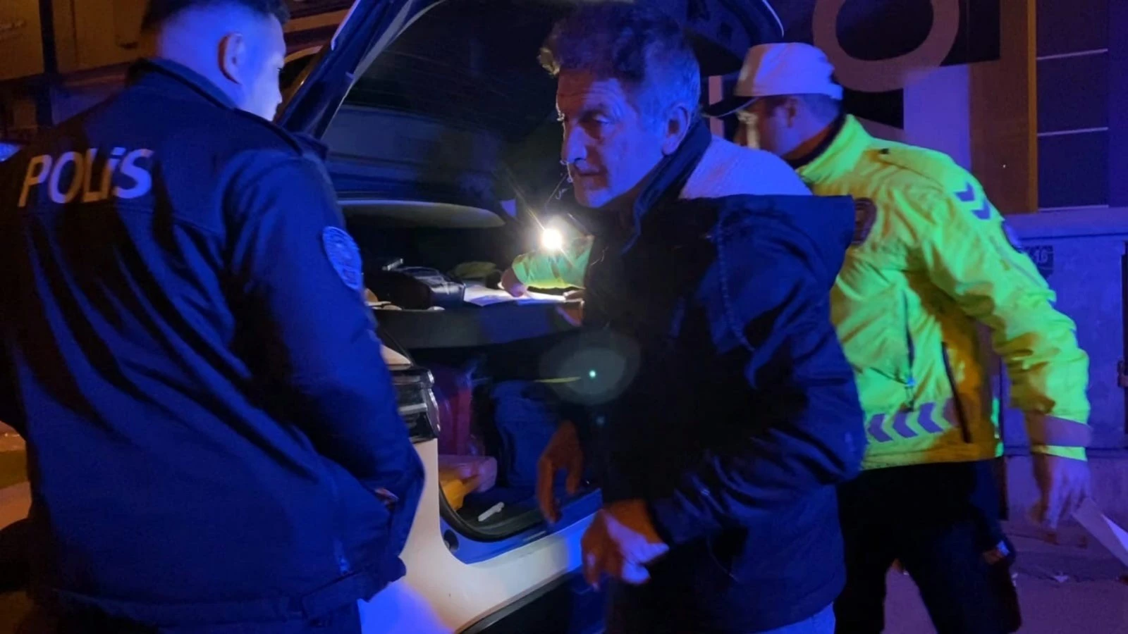 Bursa'da alkollü yakalanan sürücü aracına methiyeler düzdü