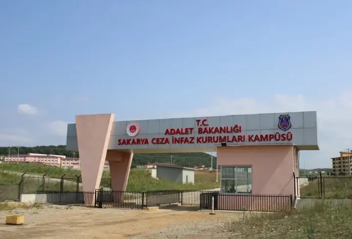 Cezaevinde gıda zehirlenmesi şüphesi; 123 hükümlü hastaneye kaldırıldı
