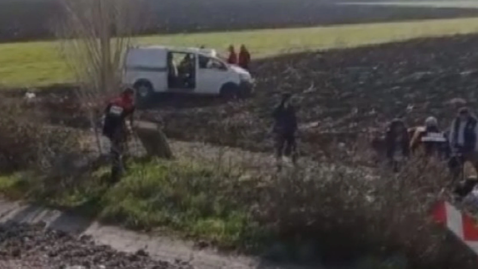 Amasya'da minibüs tarlaya uçtu: Çok sayıda yaralı var