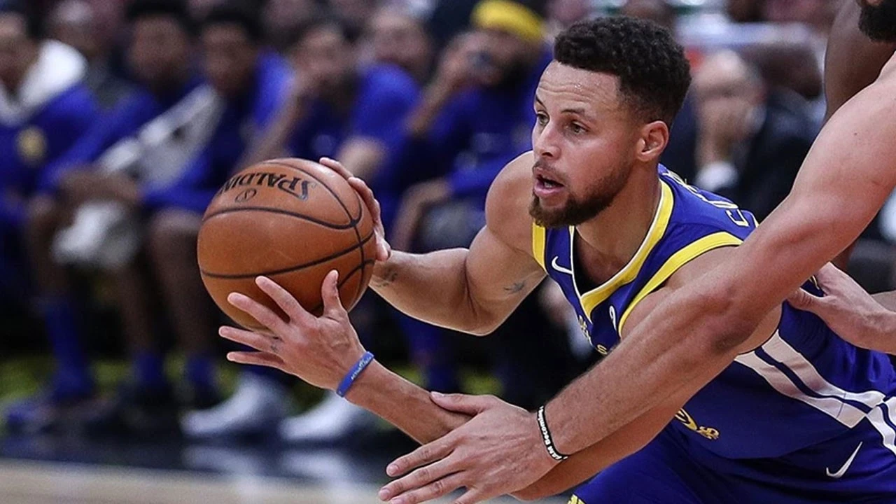 Stephen Curry 48 sayı attı, Michael Jordan’ın rekorunu kırdı