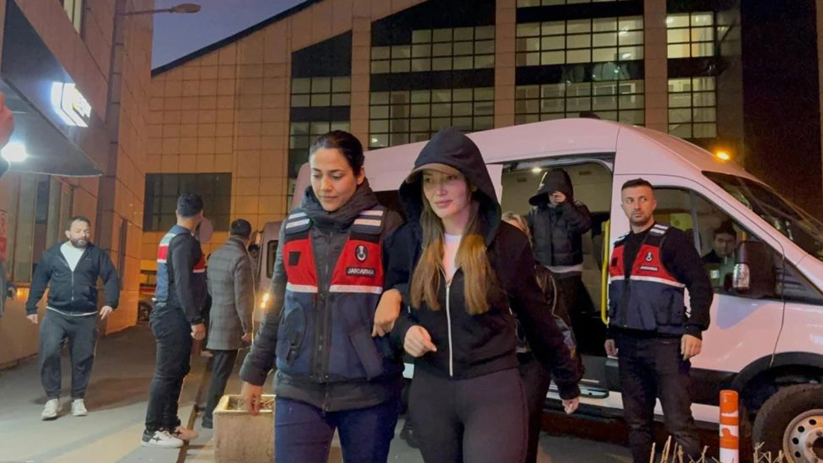 Uyuşturucu operasyonunda gözaltına alınan Danla Bilic’ten açıklama