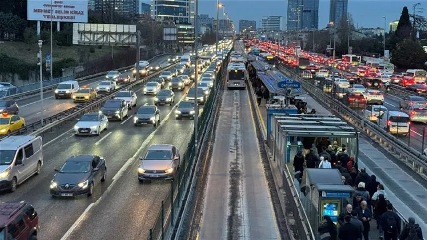 İstanbul'da akşam saatlerinde trafik yoğunluğu yüzde 85'e çıktı