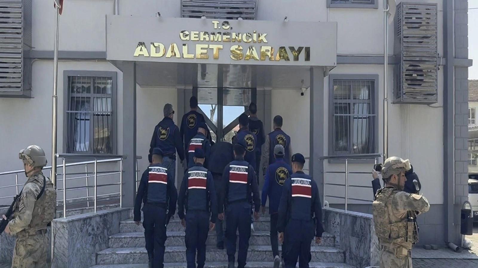 Aydın'da korkunç cinayet! Annesini odunla başına vurup, öldürdü