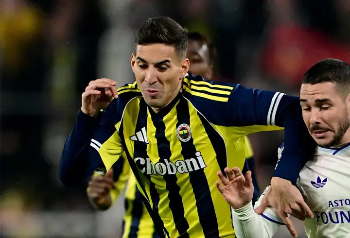 Mert Müldür, Fenerbahçe'deki 100. maçına çıkmaya hazırlanıyor