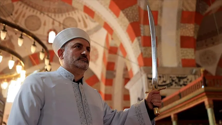 Edirne Eski Cami'de "kılıçla hutbe" geleneği asırlardır sürüyor