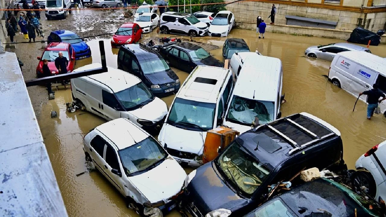 İstanbul'da Sel Kâbusu! Bakan Çiftçi: 4 Vatandaşımız Kayıp