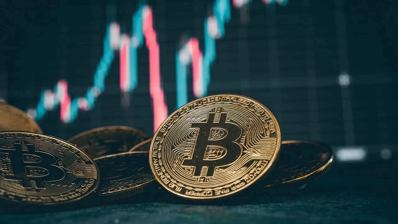 Trump-Fed gerilimi gölgesinde Bitcoin yükseldi: Kriptoda gözler TÜFE verilerinde