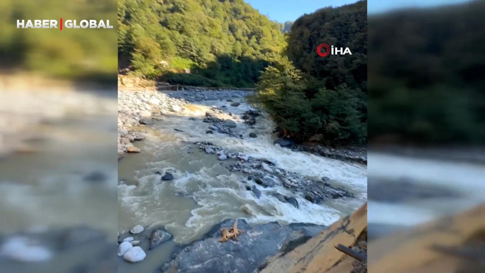Rize'de sel ve heyelanlar sonrası riskli kayalara ilginç temizlik