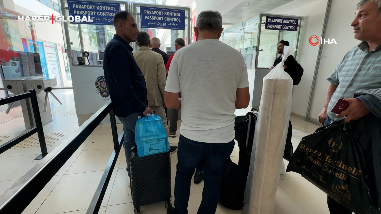 Türk vatandaşları İran'dan dönmek için sınır kapılarından giriş yaptı