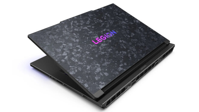 Lenovo, gözlüksüz 3D görüntü verebilen güçlü bir oyuncu dizüstü tanıttı