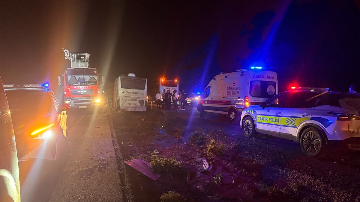 Kayseri'de yolcu otobüsü devrildi: Ölü ve çok sayıda yaralı var